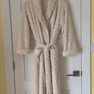 Soma full length plush robe so S/M